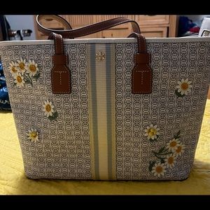 Tory Burch Gemini Link Canvas Appliqué tote